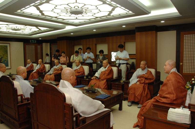 2010.07.26_교육원 장학위원회 임명장 수여 (31)